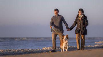 avec le chien dans un hôtel au bord de la mer à La Panne
